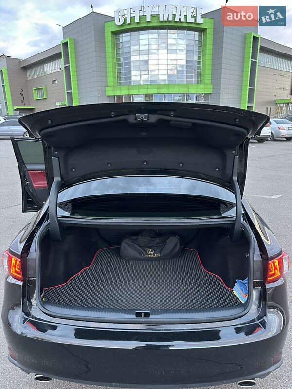 Седан Lexus IS 2015 в Кривом Роге