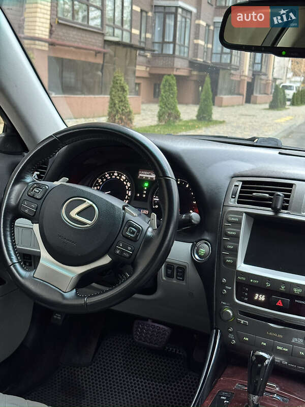 Седан Lexus IS 2005 в Чернігові