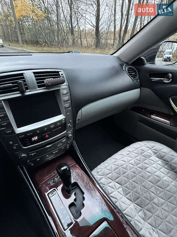 Седан Lexus IS 2005 в Чернігові