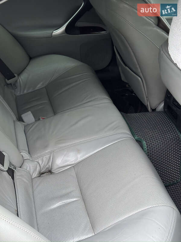 Седан Lexus IS 2005 в Чернігові