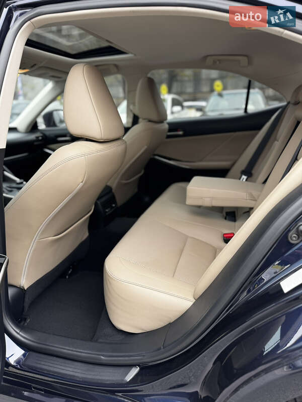 Седан Lexus IS 2017 в Днепре