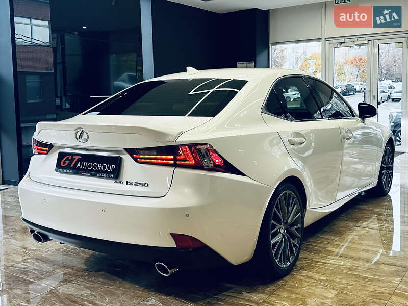 Седан Lexus IS 2015 в Києві