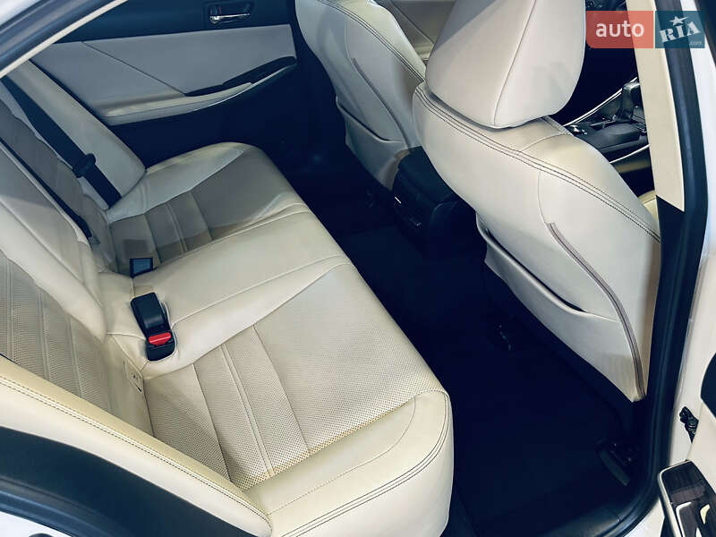 Седан Lexus IS 2015 в Києві
