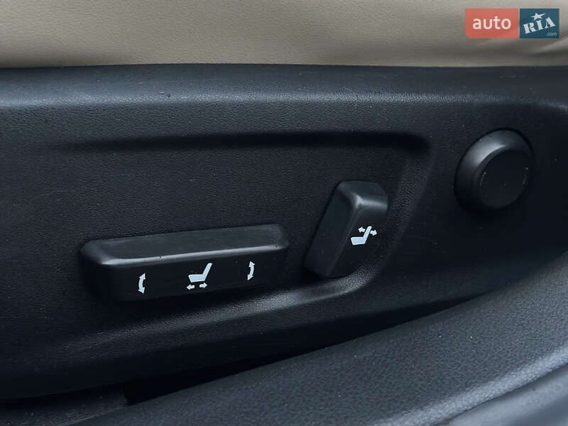 Седан Lexus IS 2016 в Киеве фото 18 Седан Lexus IS 2016 в Киеве