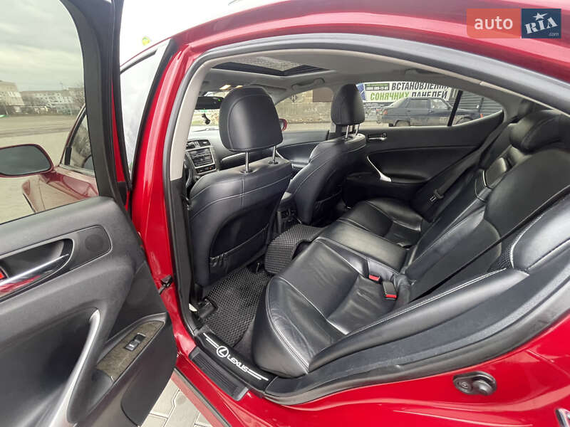 Седан Lexus IS 2013 в Вознесенську