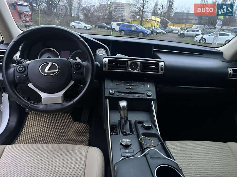 Седан Lexus IS 2016 в Киеве