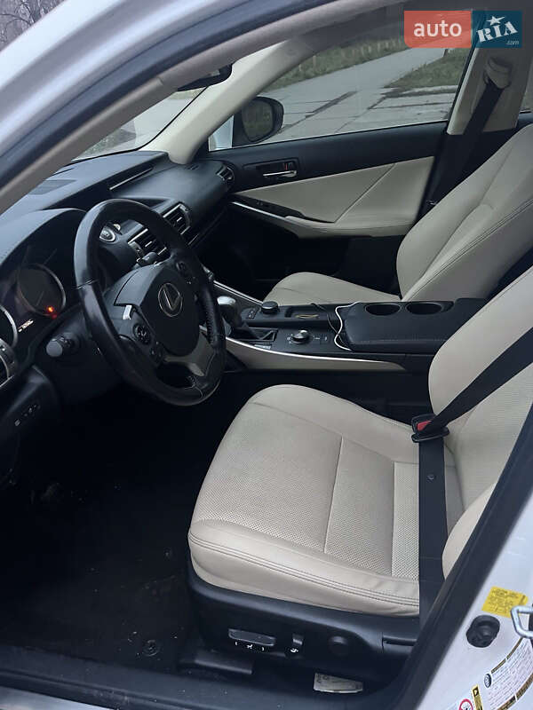 Седан Lexus IS 2016 в Киеве