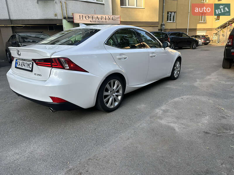Седан Lexus IS 2015 в Києві
