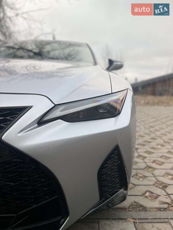 Седан Lexus IS 2022 в Киеве