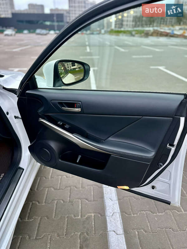 Седан Lexus IS 2019 в Києві