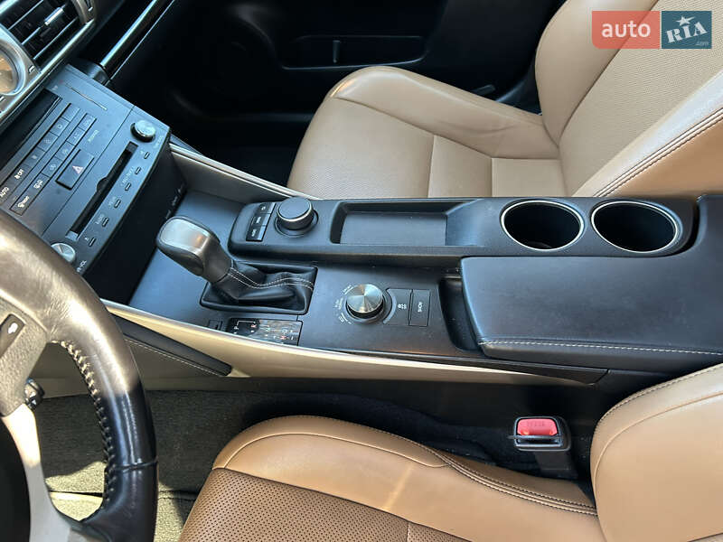 Седан Lexus IS 2015 в Харкові