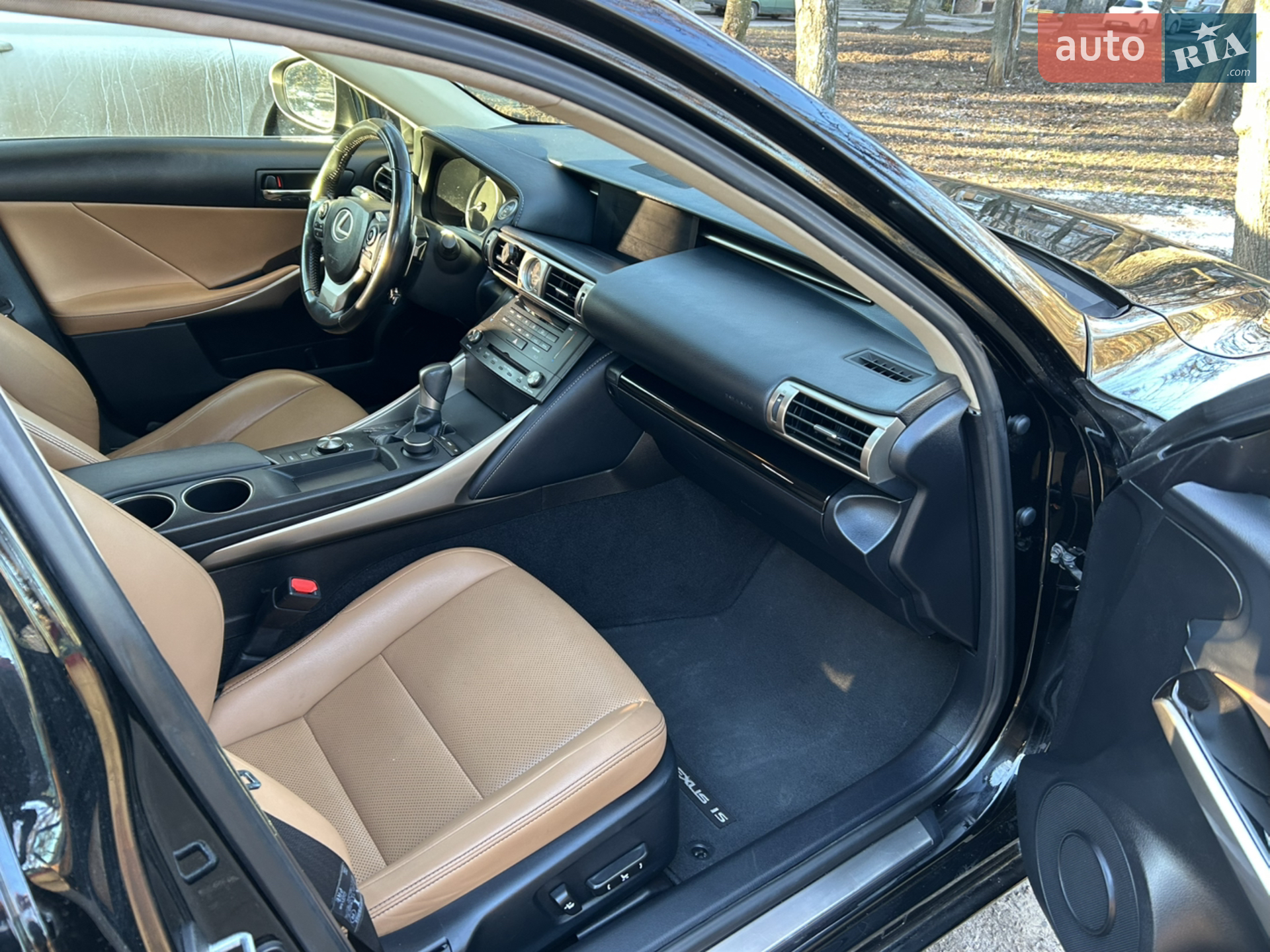 2015 Lexus IS - мініатюра 14