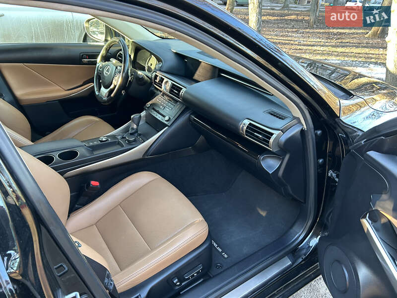Седан Lexus IS 2015 в Харкові