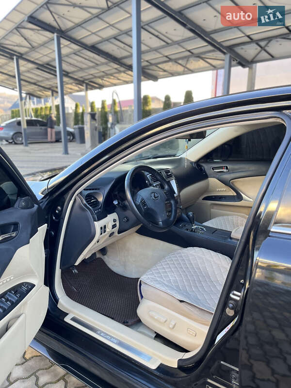 Седан Lexus IS 2007 в Иршаве
