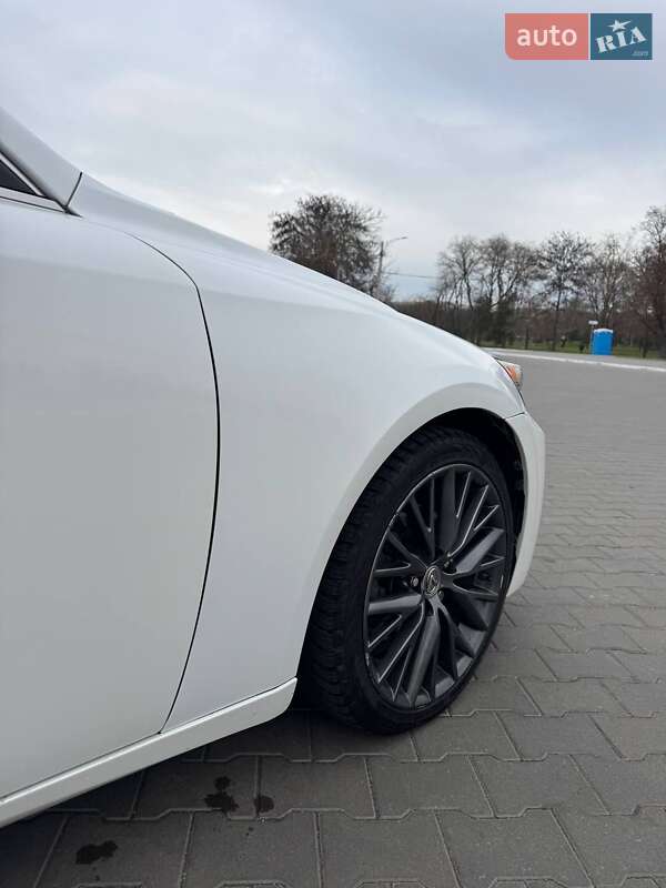 Седан Lexus IS 2014 в Измаиле