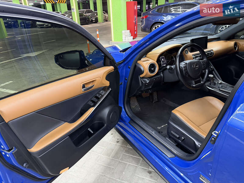 Седан Lexus IS 2021 в Киеве