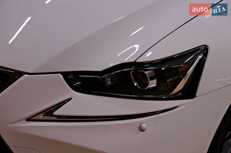 Седан Lexus IS 2018 в Одессе