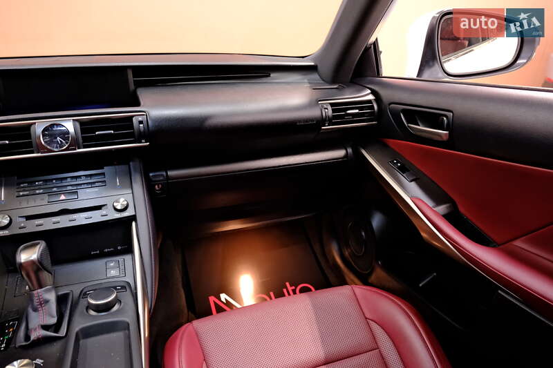 Седан Lexus IS 2018 в Одессе