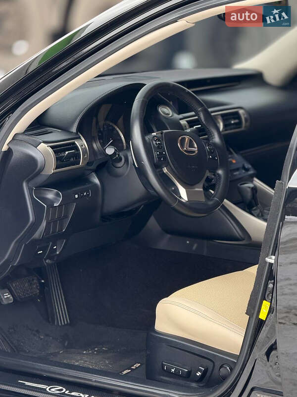 Седан Lexus IS 2013 в Днепре