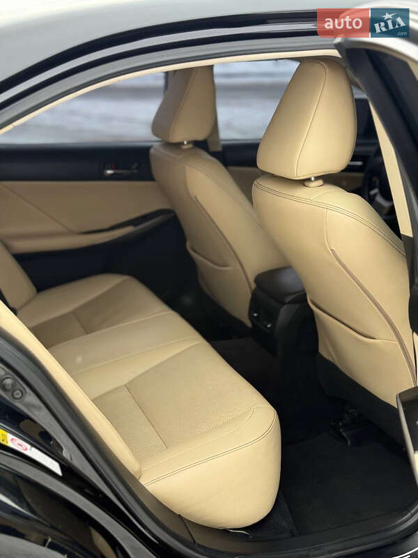 Седан Lexus IS 2013 в Днепре