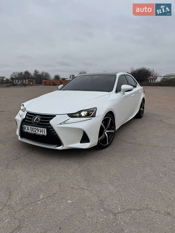 Седан Lexus IS 2016 в Києві