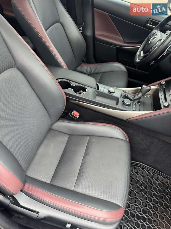 Седан Lexus IS 2016 в Києві