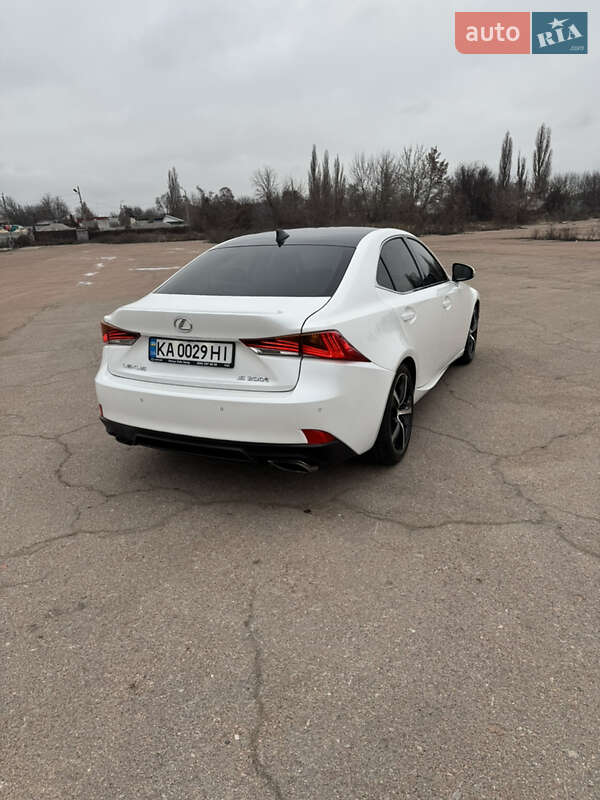Седан Lexus IS 2016 в Києві