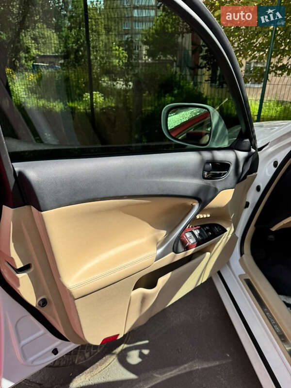 Седан Lexus IS 2008 в Киеве