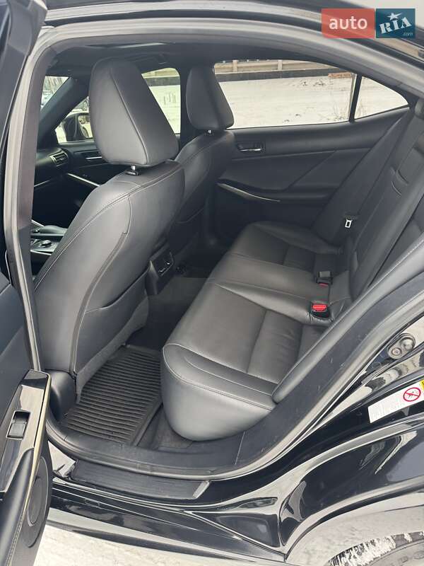 Седан Lexus IS 2014 в Києві