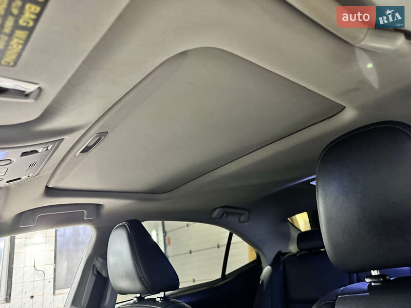 Седан Lexus IS 2013 в Никополе