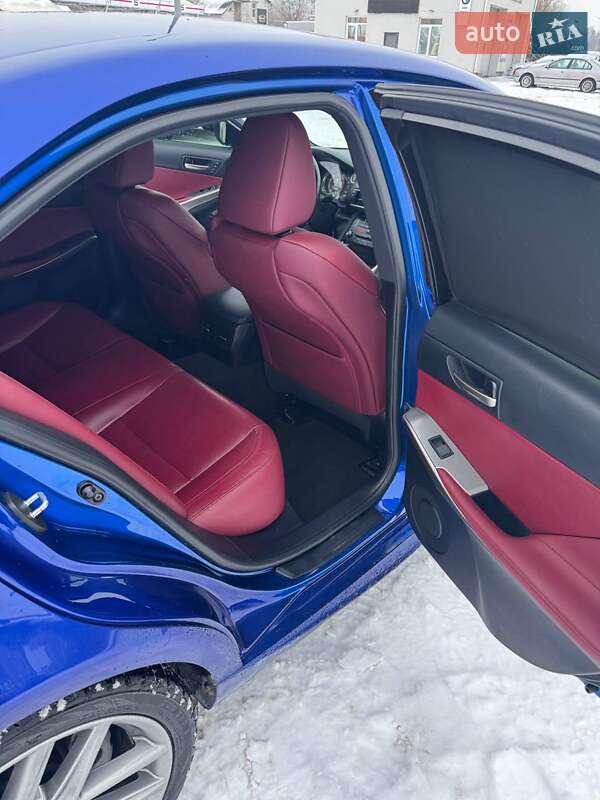 Седан Lexus IS 2017 в Киеве