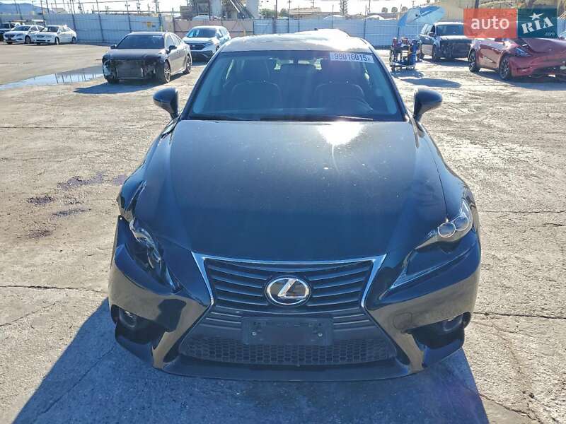 Седан Lexus IS 2015 в Киеве