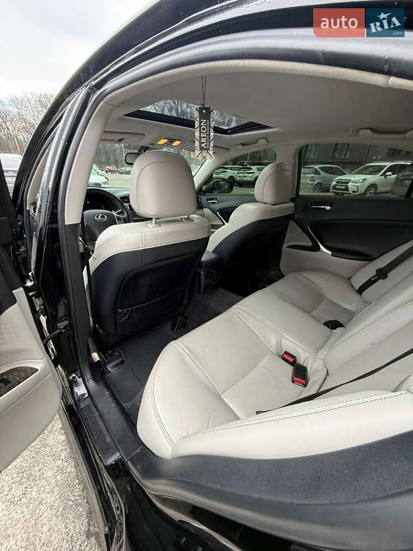 Седан Lexus IS 2012 в Днепре
