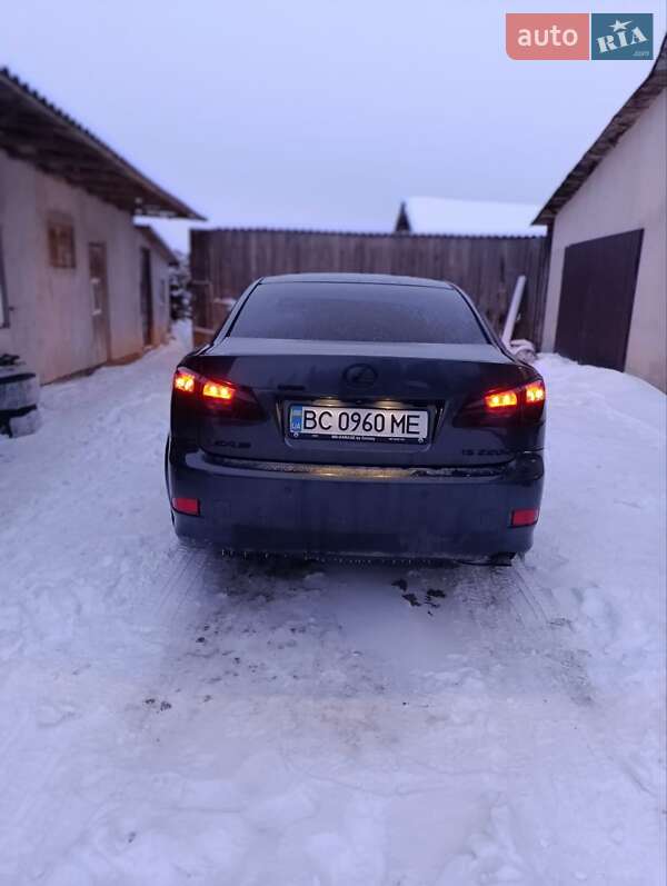 Седан Lexus IS 2006 в Борщеве