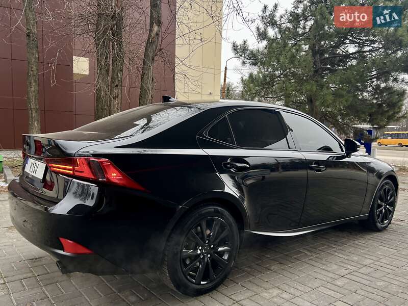 Седан Lexus IS 2015 в Днепре