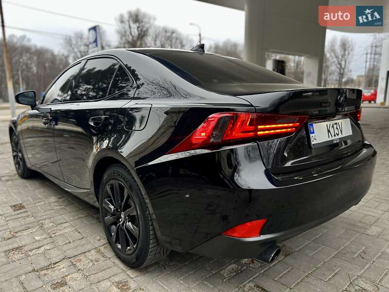 Седан Lexus IS 2015 в Днепре