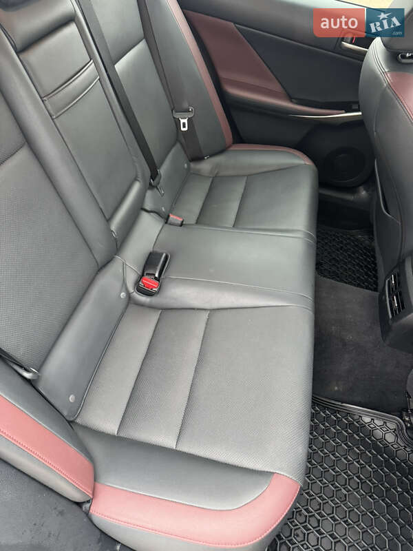 Седан Lexus IS 2016 в Киеве