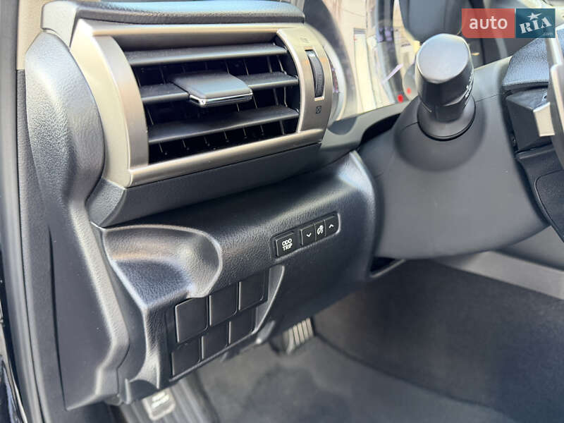 Седан Lexus IS 2015 в Киеве