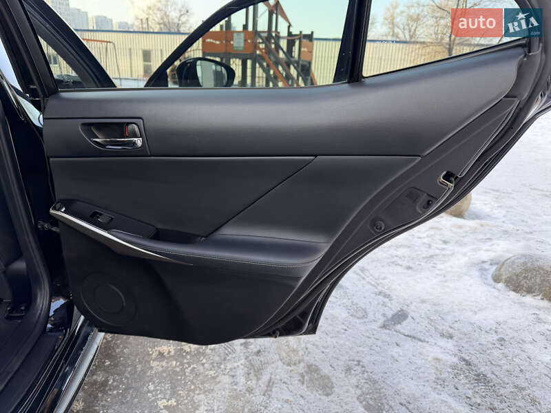 Седан Lexus IS 2015 в Киеве