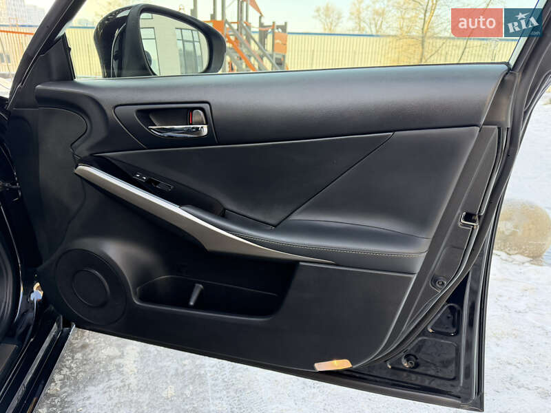 Седан Lexus IS 2015 в Киеве