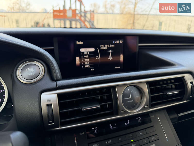 Седан Lexus IS 2015 в Киеве