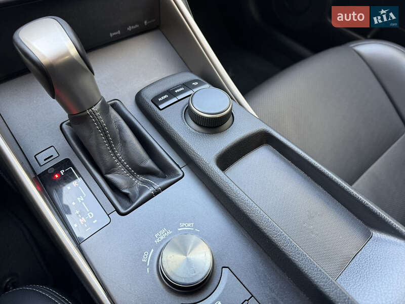 Седан Lexus IS 2015 в Киеве