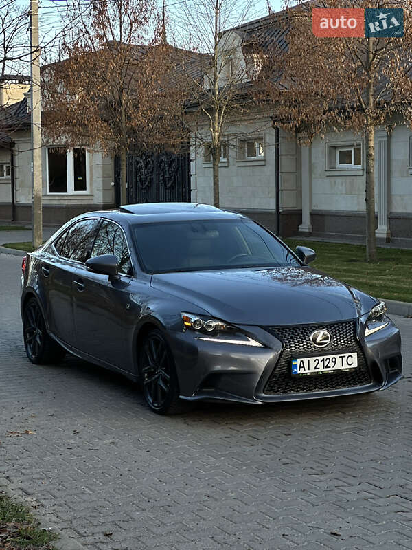 Седан Lexus IS 2013 в Буче