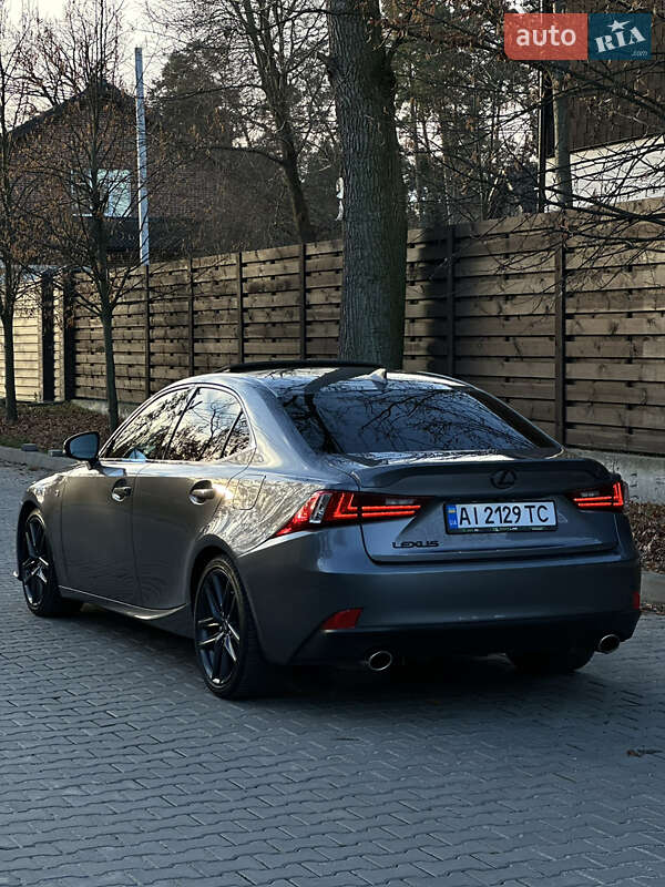 Седан Lexus IS 2013 в Буче