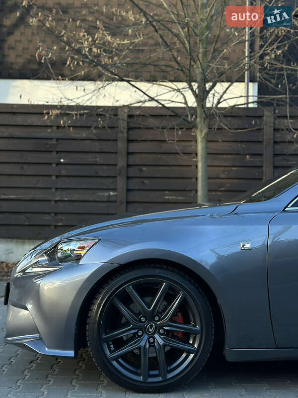 Седан Lexus IS 2013 в Буче