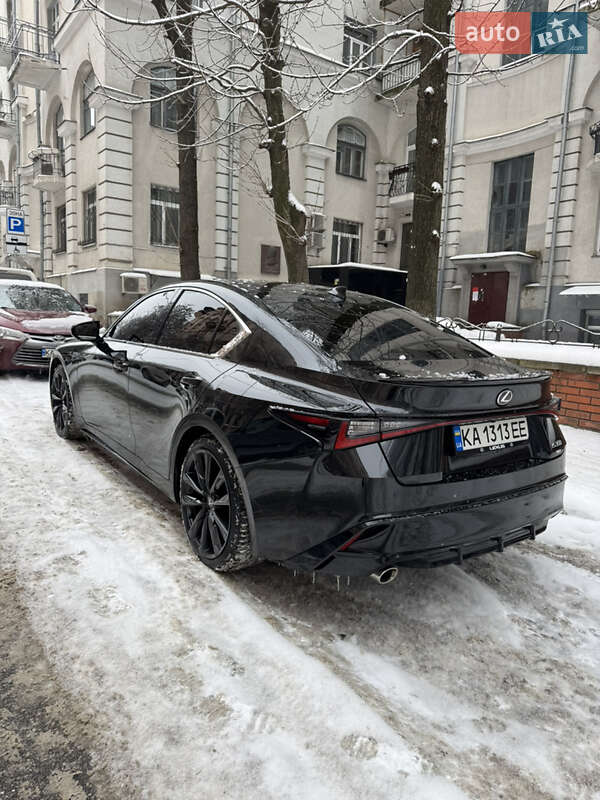 Седан Lexus IS 2024 в Киеве