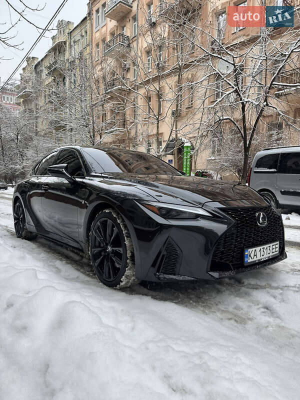 Седан Lexus IS 2024 в Киеве