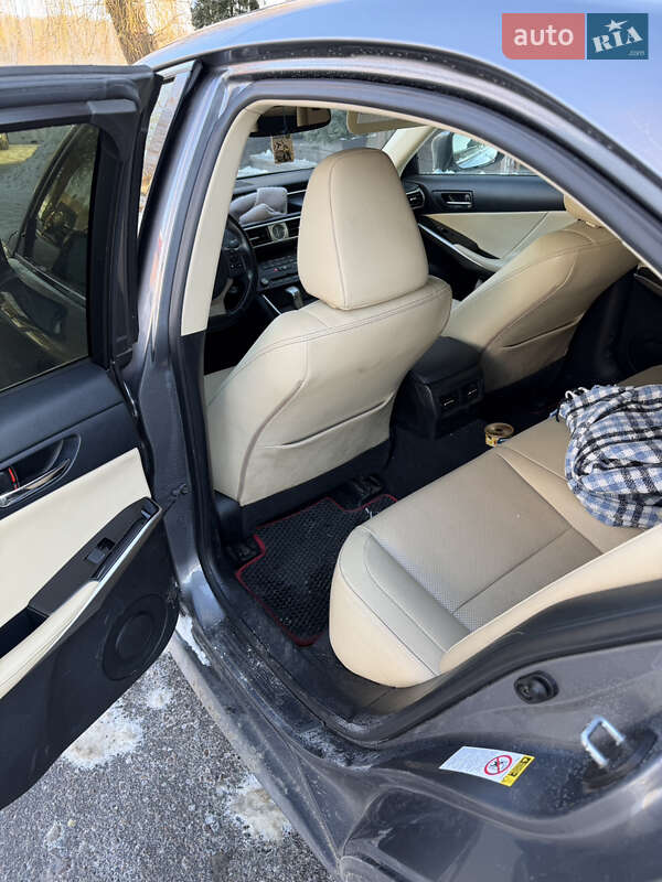 Седан Lexus IS 2016 в Здолбуніві