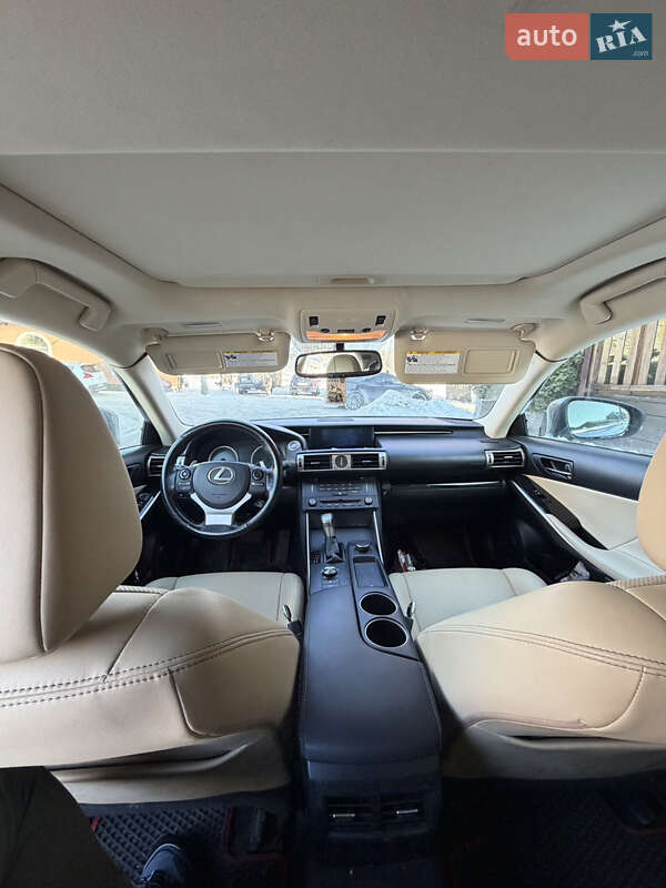 Седан Lexus IS 2016 в Здолбуніві