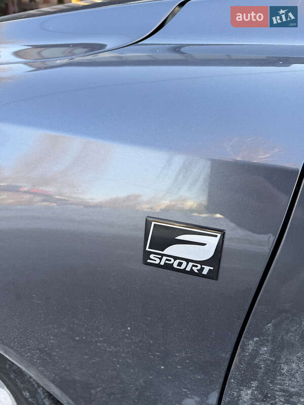 Седан Lexus IS 2016 в Здолбуніві